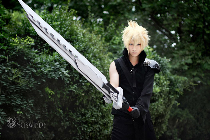 《最终幻想vii圣子降临》克劳德cosplay