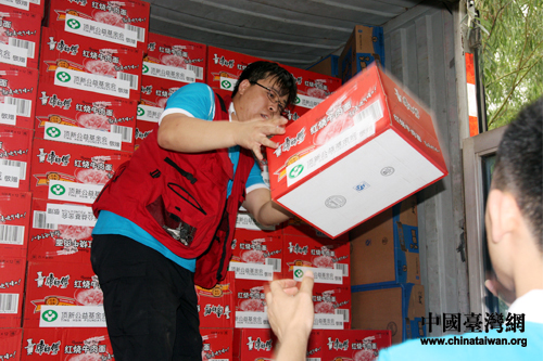 20万元救灾食品送房山 顶新集团与北京人民同