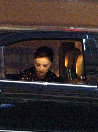 范冰冰车上敷面膜