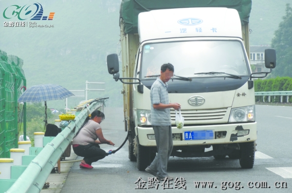非法加水点存在安全隐患 正规加水点数量少价格贵