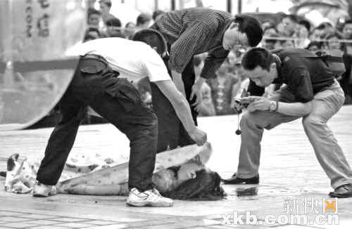 ■上图均为2004年4月22日周克华在重庆杀人抢钱的案发现场。重庆晨报记者鞠芝勤/摄