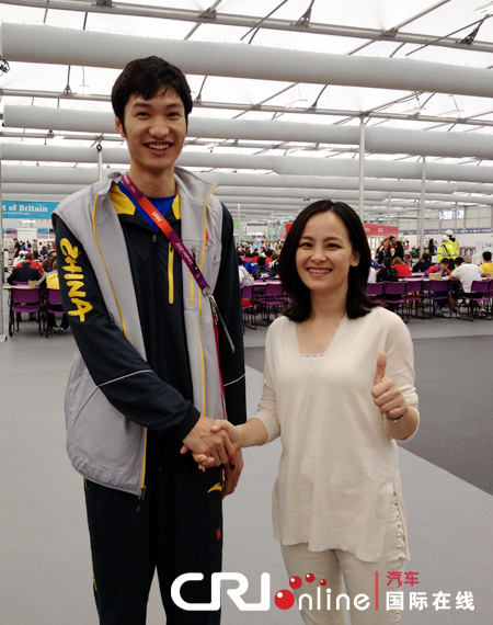 华晨宝马汽车有限公司市场副总裁梅晓群女士代表 宝马公司祝贺雷声创造新历史