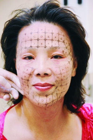 网络红人蔷薇老妈从深圳飞南京