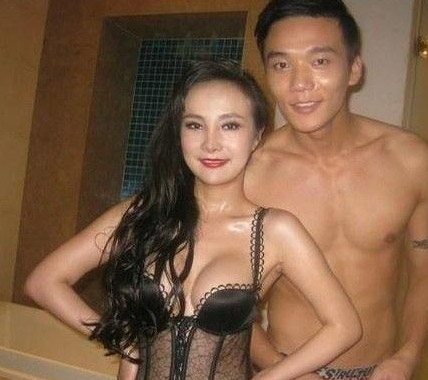 干露露自称出道初期遭遇潜规则