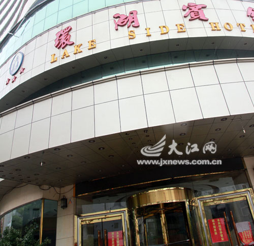 曾经风光的“环湖宾馆”悄然停业。