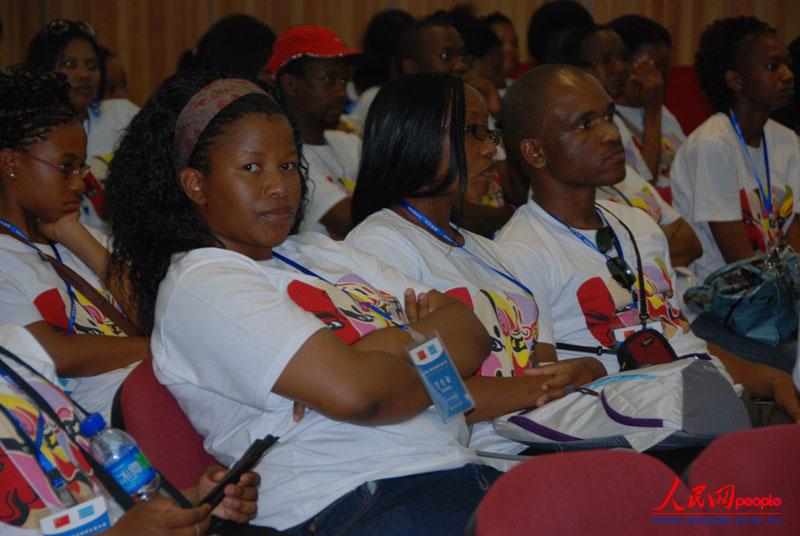 博茨瓦纳学生（人民网记者 郑青亭摄）