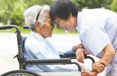 成都福利院护工断层 八成超40岁难见年轻人(图