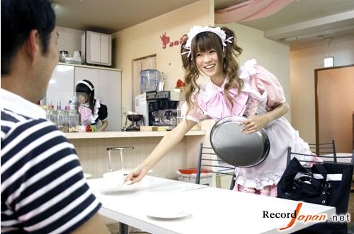日本女生为何喜欢在<em>女仆咖啡店打工</em>_资讯频道