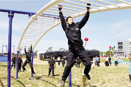 通讯员曾程 摄影报道)8月10日上午,海口市公安局特警支队训练基地落成