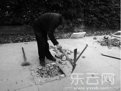 [道路改造]施工方案变动 昆明一道路上20余块新