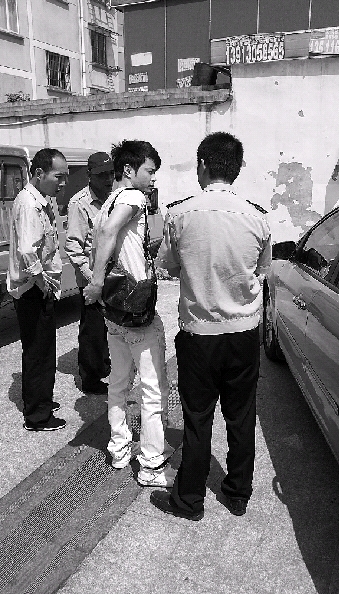 网友微博炫耀逃避酒驾检查 12小时后被交警传唤