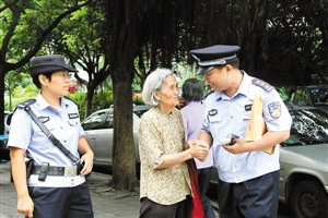 真心服务群众,做好"身边的事""三句话,把为民服务的理念和警察的职业