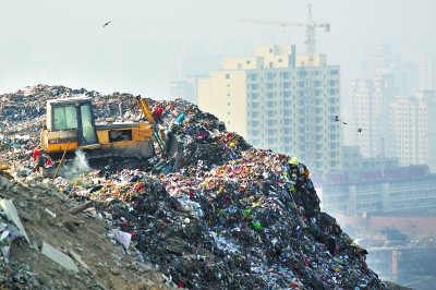兰州观察:垃圾围城 城市管理之困/图      核心提示:城市生活垃圾污染