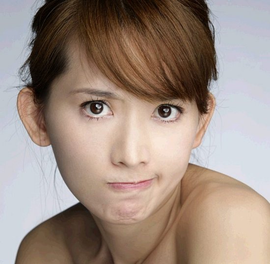 林志玲微博贴嘟嘴照 发声明称从未接受整形