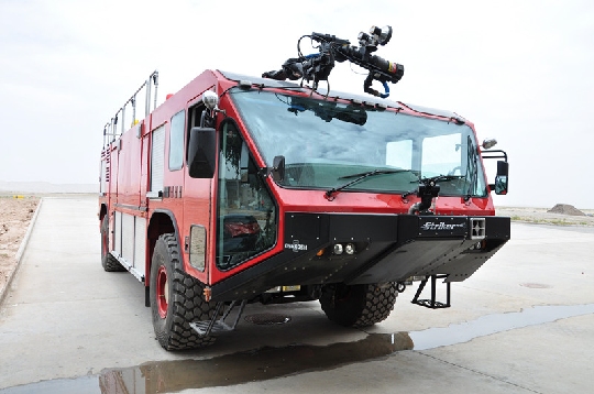 喀什机场引进美国豪士科专用多功能消防车辆_航空频道_凤凰网