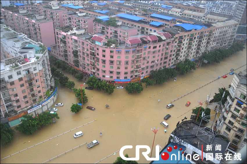 四川射洪持续暴雨 县城积水变汪洋(高清组图)