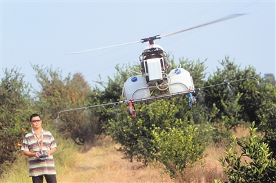 温州航模玩家造出迷你无人直升机