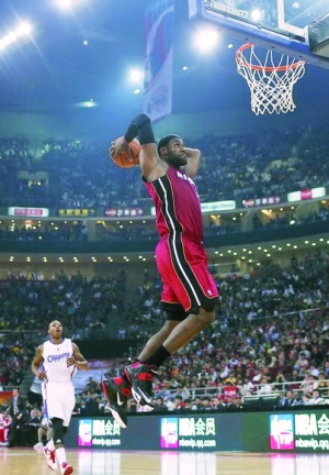 NBA中国赛玩爽了球迷_体育频道_凤凰网