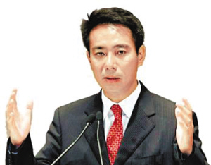 日本经济大臣被曝政治丑闻