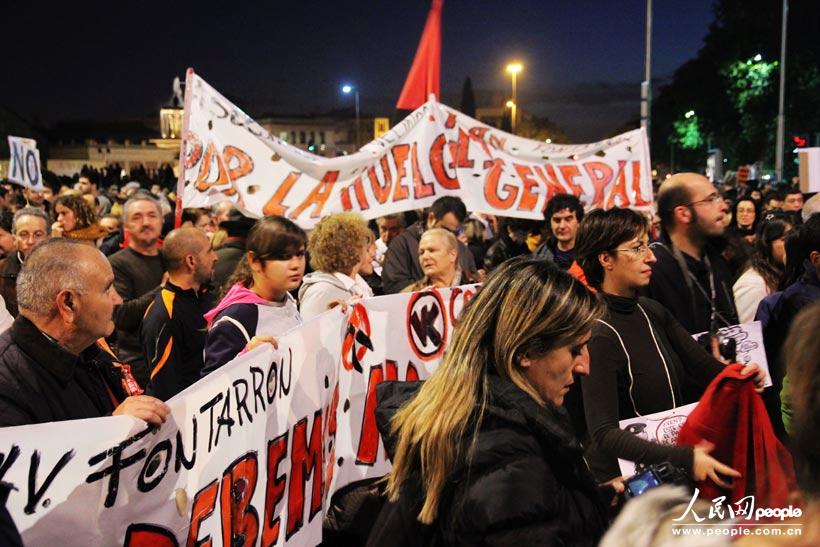西班牙多个城市举行游行抗议政府紧缩政策