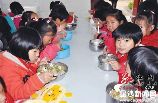 长沙县中小学建立学生食堂集中报账制度 确保