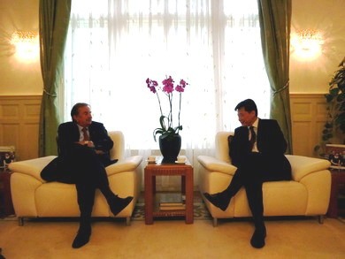 驻瑞士大使吴恳会见瑞士卢加诺市长朱迪奇