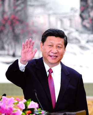 习近平等十八届中共中央政治局常委同中外记者