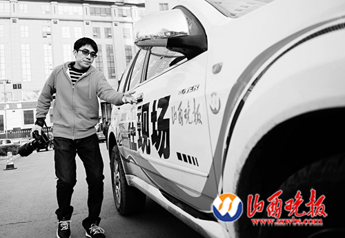 今天记者节 我们依然在路上(图)_资讯频道_凤凰