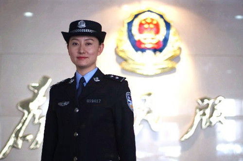 “传说中的女网警”高媛:屡揭网络骗局 粉丝过百万_资讯频道_凤凰网