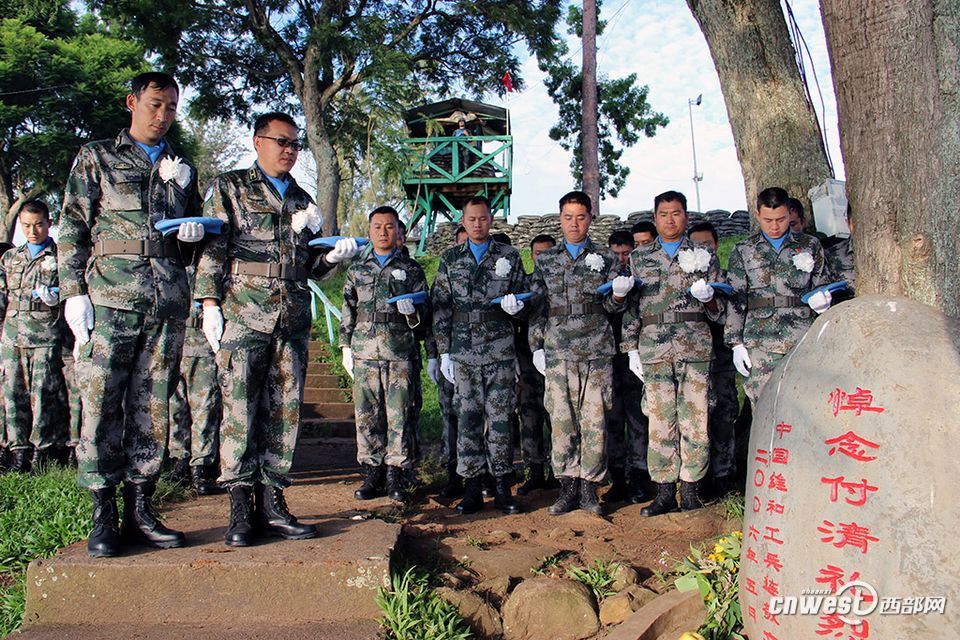 第十五批赴刚果(金)维和官兵祭奠维和烈士付清礼