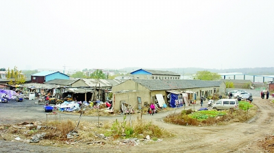 近2000平米违建屋主承诺零补偿自拆