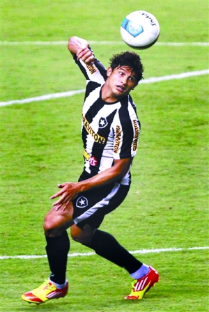 签下巴西国脚埃尔克森