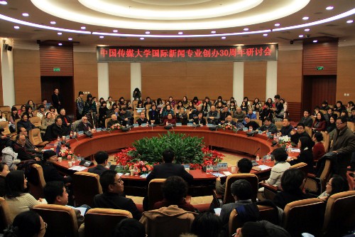 滚动新闻 ></p></a> 正文   原标题:中国传媒大学国际新闻专业创办30周年研讨