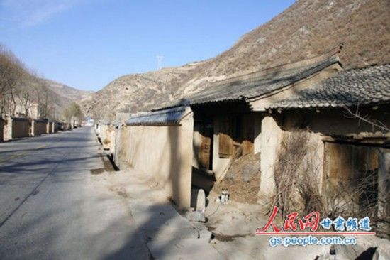 贫困县遮羞墙图片