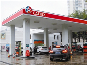 一些车主习惯在加德士油站加油.