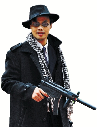 浙大附中的一位班主任扮成许文强,和学生一起