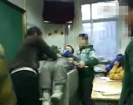 山西一小学<em>女老师</em>惩罚<em>男学生</em>脱裤被停职校长记