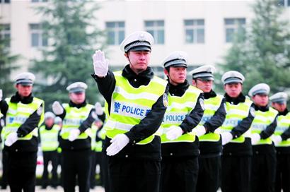 青岛85名协警员毕业 下周上岗疏导车辆保顺畅