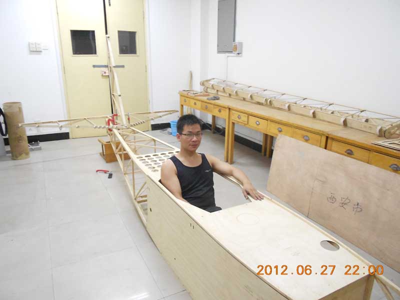 梦想飞进现实 人民网专访自制飞机的大学生陈