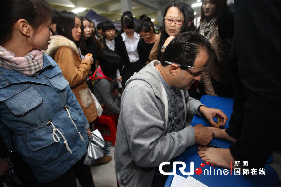 四个女儿小丽小娟_收入证明范本_小丽父母月收入3500(2)