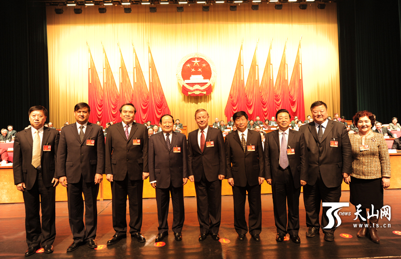 滚动新闻 ></p></a> 正文   原标题:艾力更·依明巴海当选自治区十二届人大