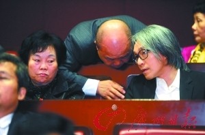 周星驰 <em>处女</em>秀 迟到又早退 被指<em>搞</em>坏会议风气_