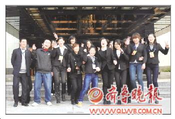 大学生感受两会氛围