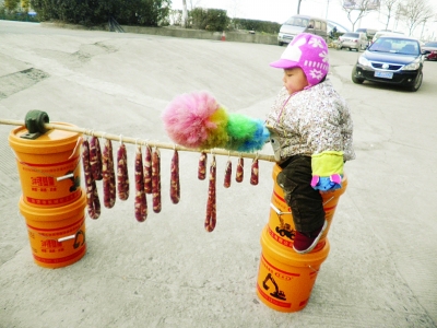 小鬼当家,尽忠职守_资讯频道_凤凰网