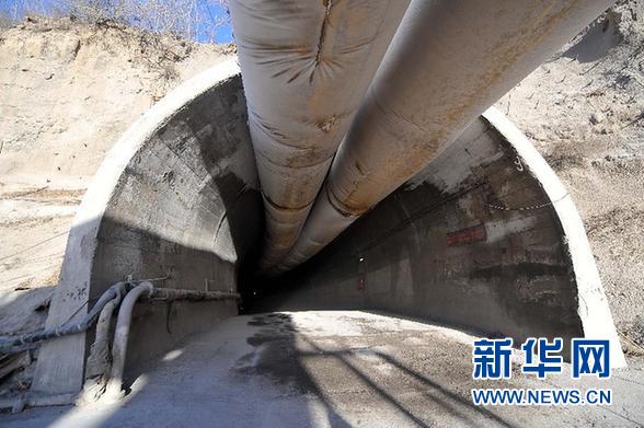 山西中南部铁路通道吕梁山隧道1号斜井洞口(1月1日摄)。 新华社记者詹彦摄