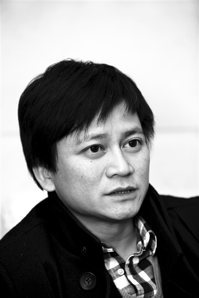 李承鹏昵称“李大眼”,足球记者,畅销作家。代表作品《甲A十年》、《中国足球内幕》、《李可乐抗拆记》等。