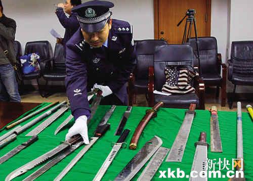 番禺警方拉大网 一举摧毁涉恶团伙狼族会_资