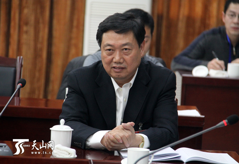 {分组讨论政协工作报告}.