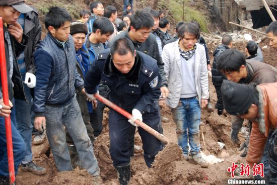 云南镇雄山体滑坡已致44人遇难2人失踪