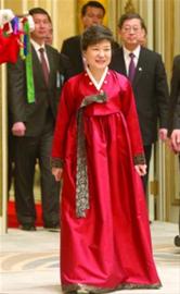韩国新总统就职,女人味十足